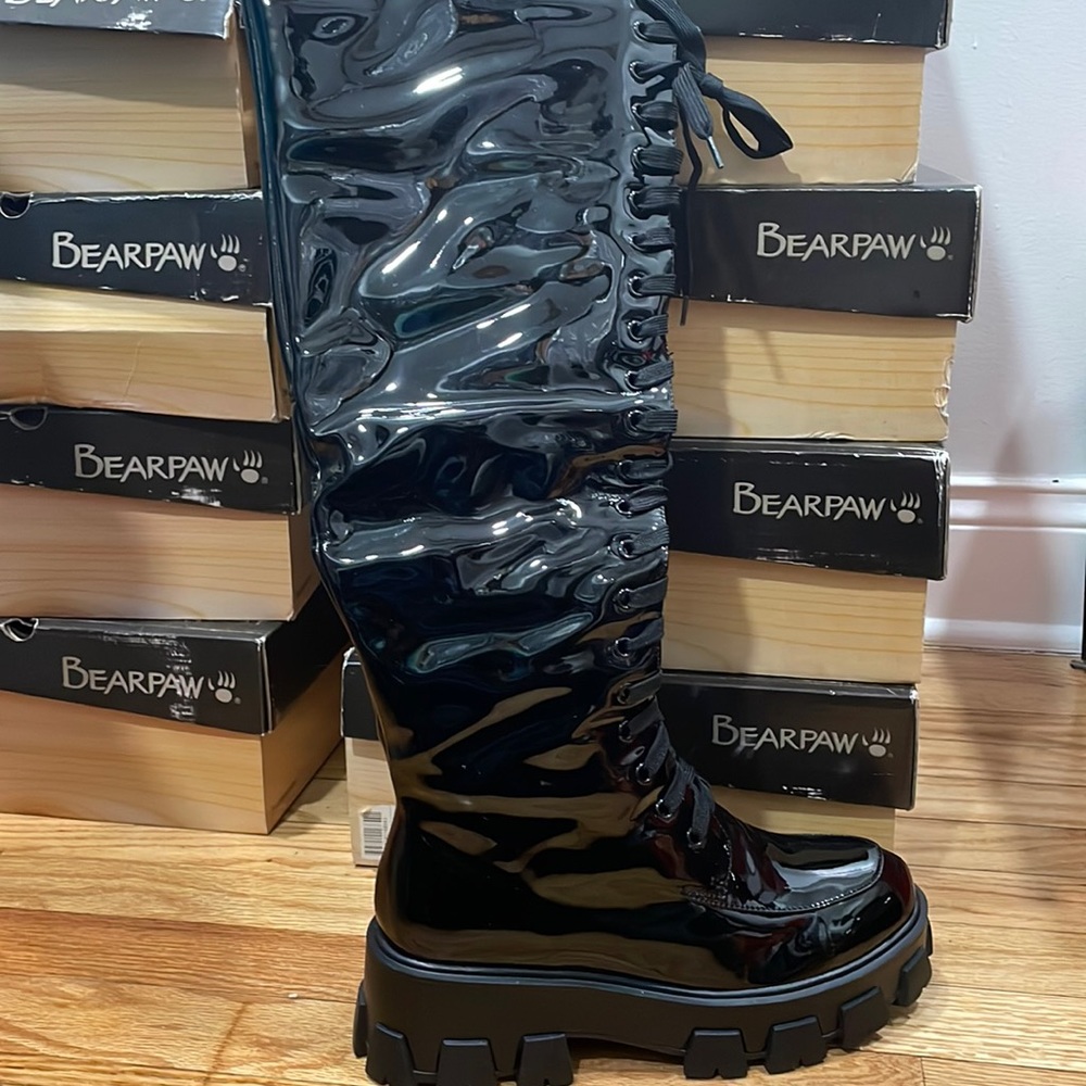 Full Calf Patent Leather Lace-up Boots.